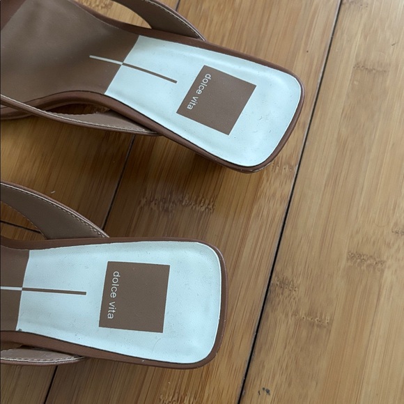 Dolce Vita Tan Women's Sandals - Picture 4 of 5